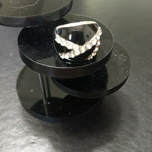 Black enamel ring with rhinestones Size 6 - Picture 1 of 7